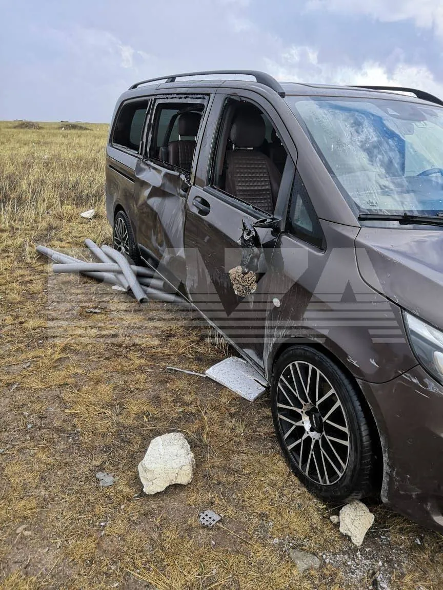 Автомобили в Крыму повредили порывы ветра