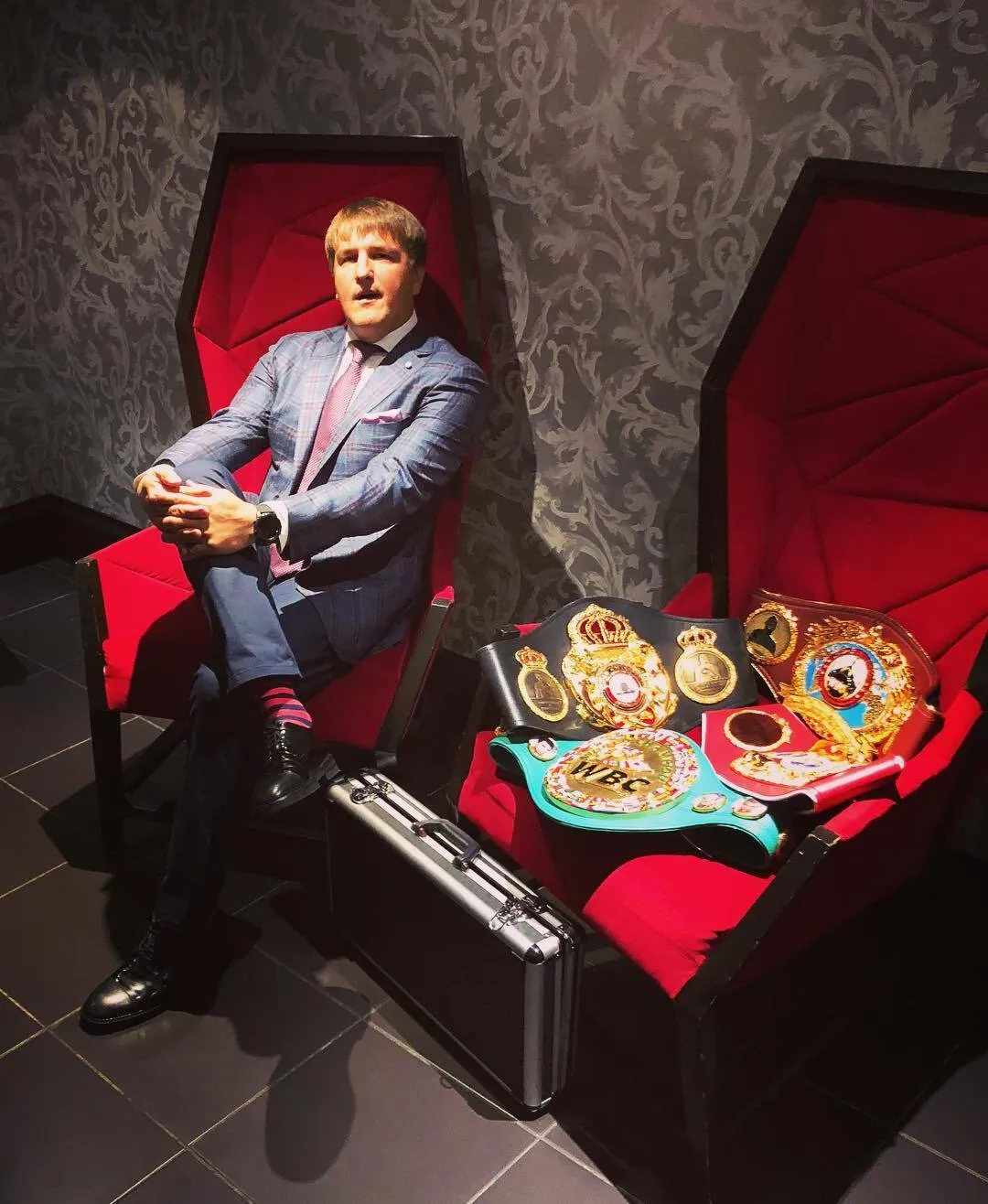 Скандал дня: команда Джошуа спробувала відсторонити українського суддю від реваншу з Усиком