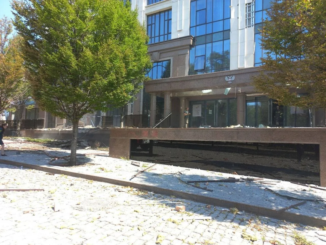 Пропагандисти показали ушкодження будівлі.