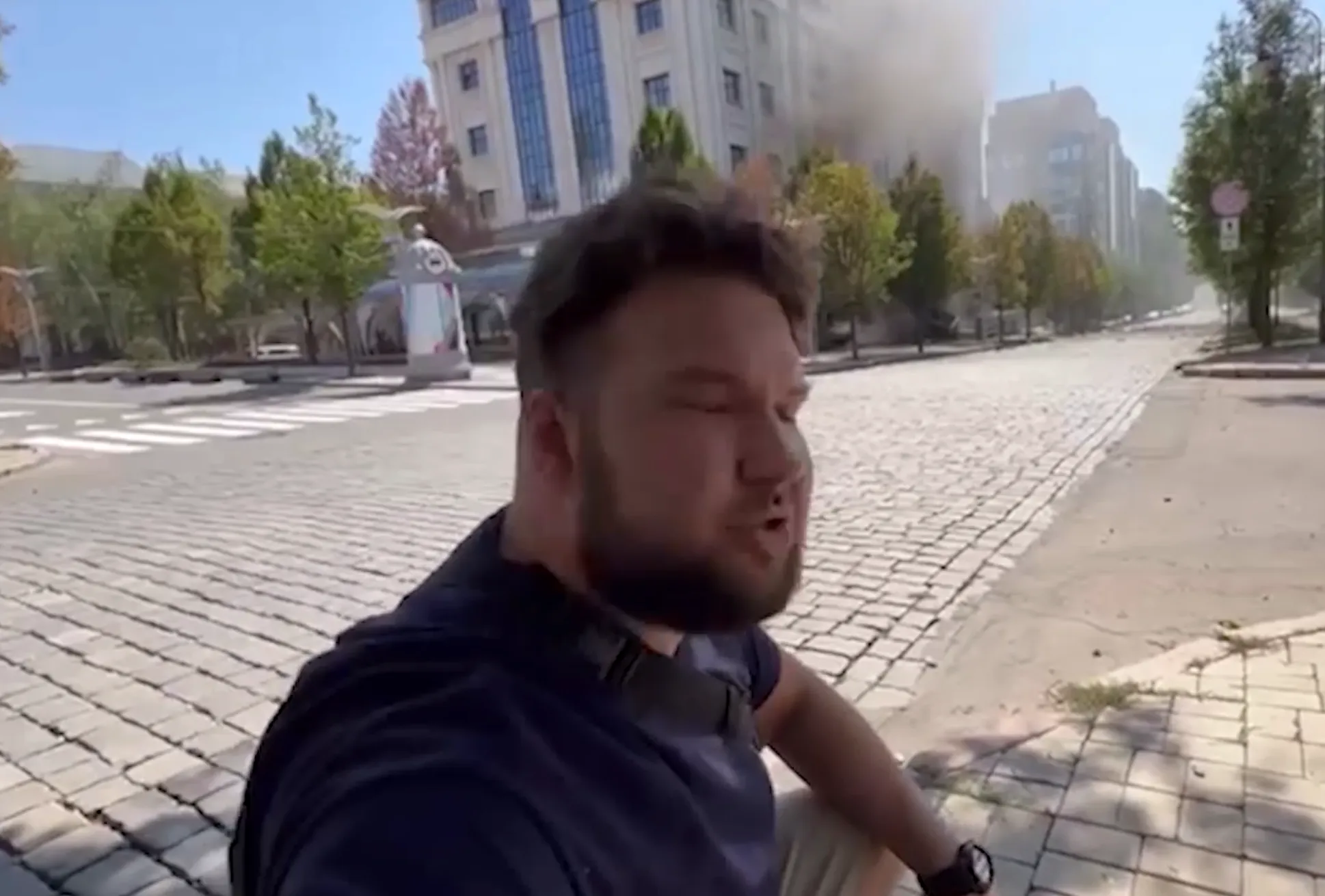 Пропагандист показав місце удару.