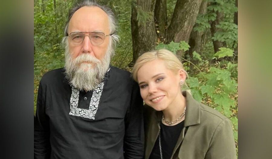 Дугіна з батьком