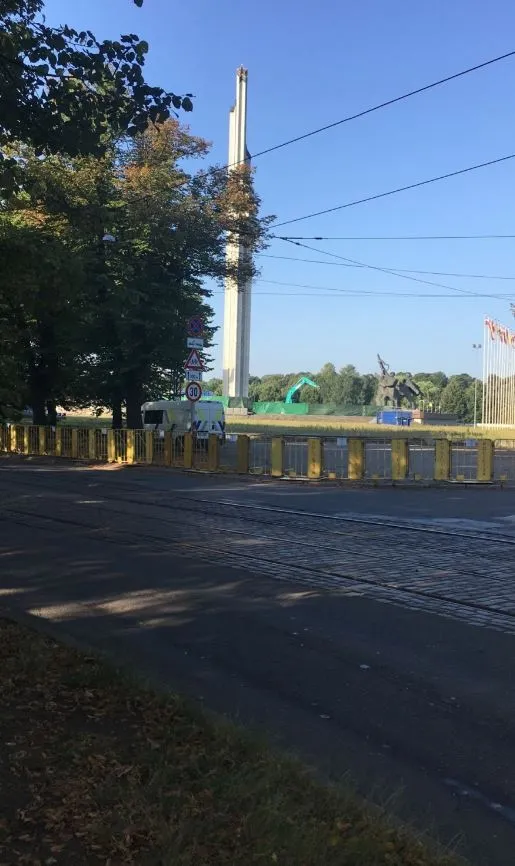 Поліція ретельно охороняє територію навколо пам’ятника