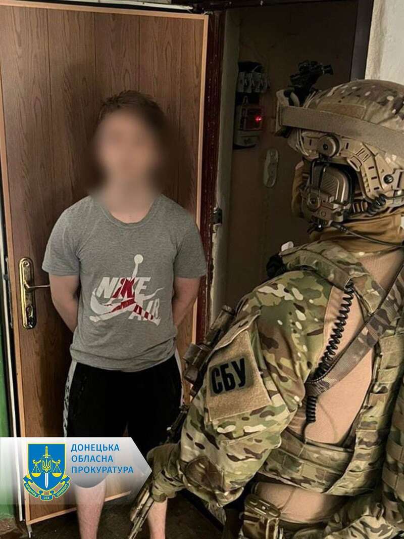 У Бахмуті затримали 16-річного юнака, який передавав ворогові дані про позиції ЗСУ dqxikeidqxiqqeant