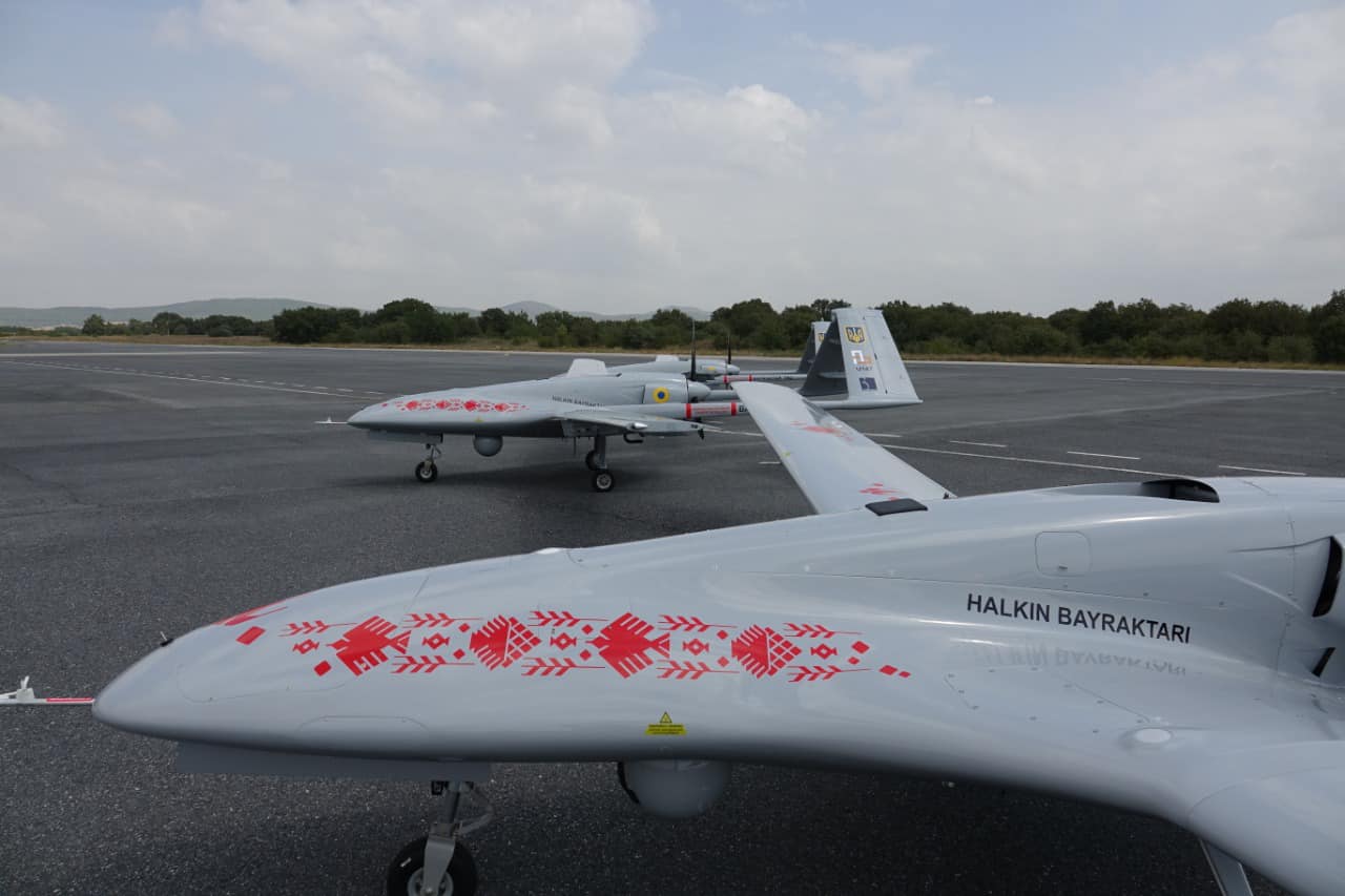 Притула показав, як виглядають Народні Байратари. Безпілотники "зашили" у вишиванку