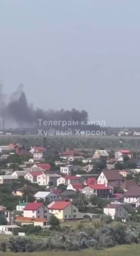 На Антонівському мості після вибуху спалахнула пожежа. dqxikeidqxiqqeant