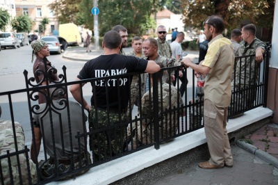 Чернівці прощаються з героїчною розвідницею "Лисою" (ФОТО) Чернівці прощаються з героїчною розвідницею "Лисою" (ФОТО) dqxikeidqxiqqeant