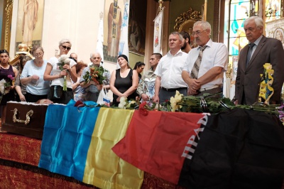 Чернівці прощаються з героїчною розвідницею "Лисою" (ФОТО) Чернівці прощаються з героїчною розвідницею "Лисою" (ФОТО)