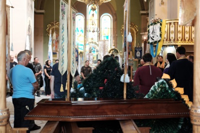 Чернівці прощаються з героїчною розвідницею "Лисою" (ФОТО) Чернівці прощаються з героїчною розвідницею "Лисою" (ФОТО)