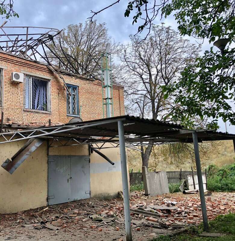 Війська РФ завдали ракетного удару по Нікополю: зачепило адмінбудівлю й багатоповерхівки, - облрада 01 dqxikeidqxiqqeant