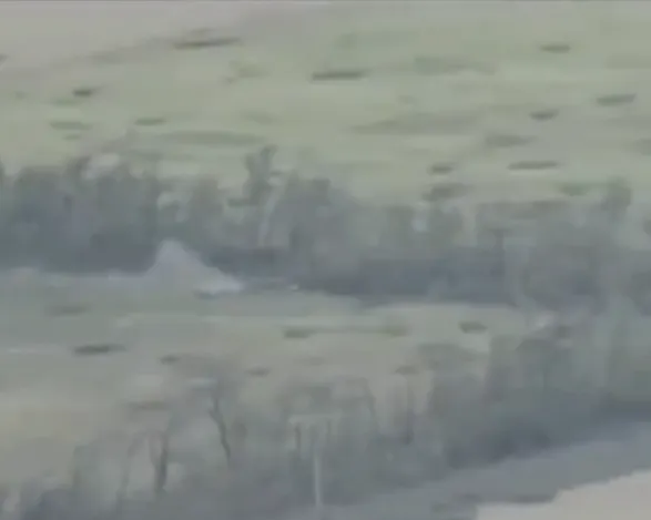 Ворожий танк за мить до удару dqxikeidqxiqqeant