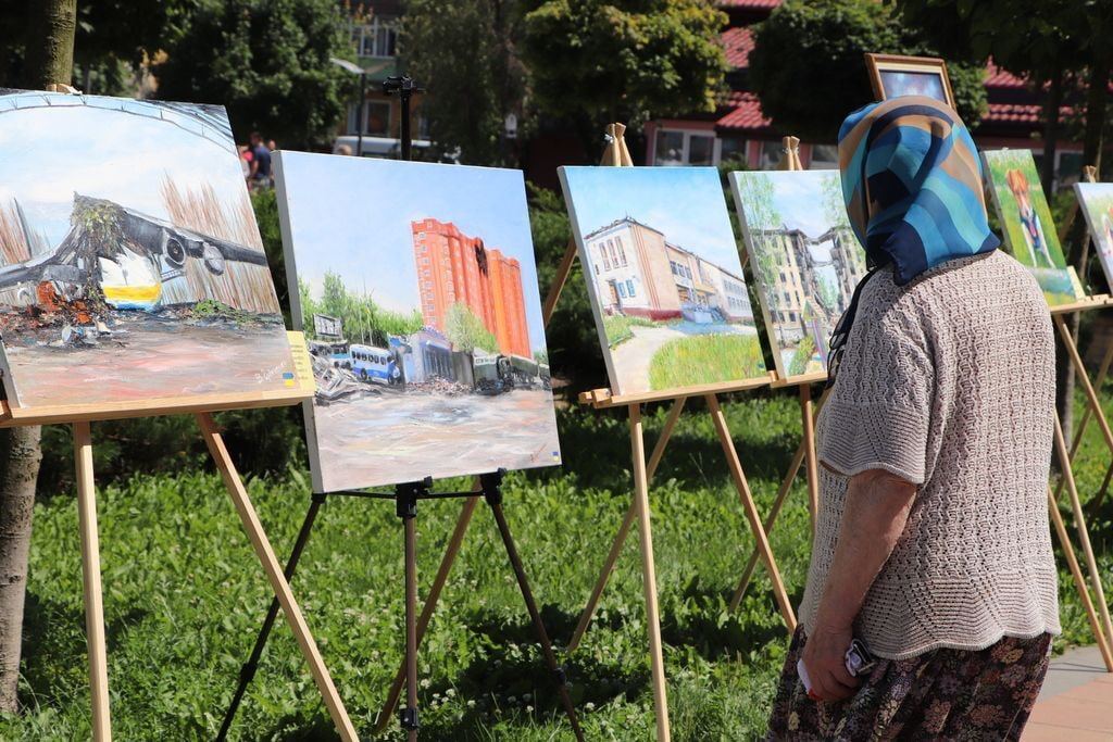 У центрі Києва відкрилася виставка просто неба ’’Зруйнована Київщина’’. Фото