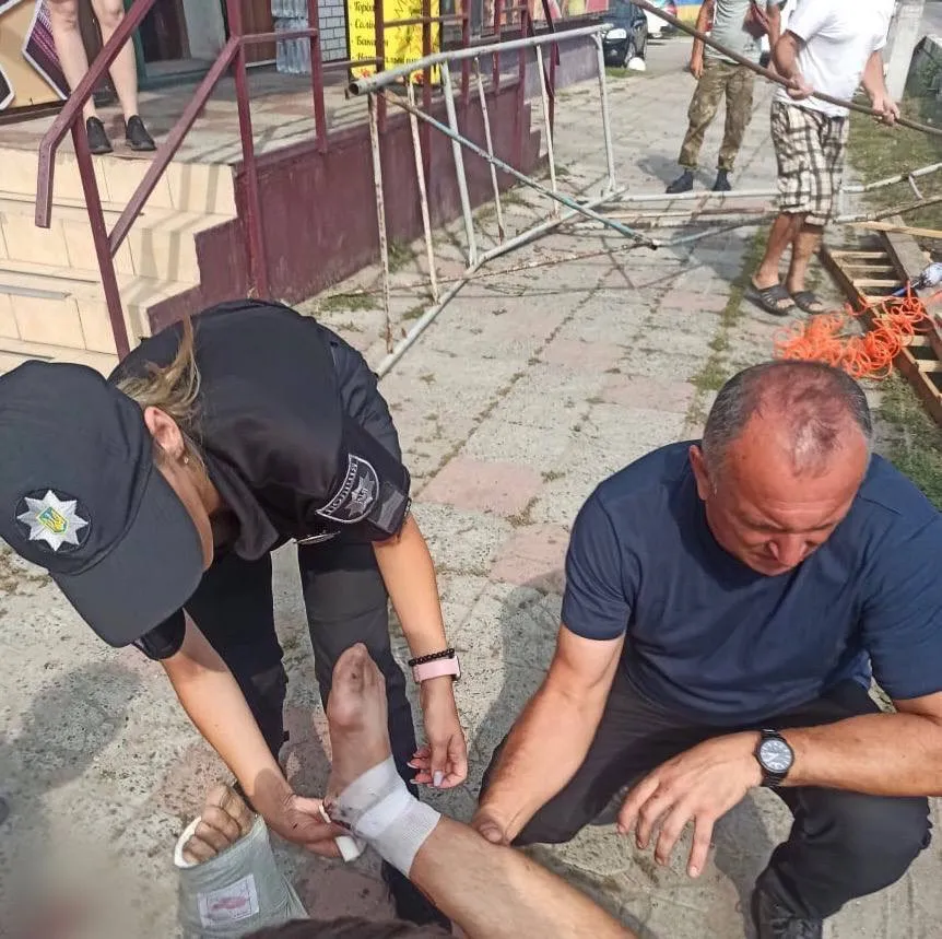 В Киевской области во время работ мужчина упал с высоты семи метров. Фото