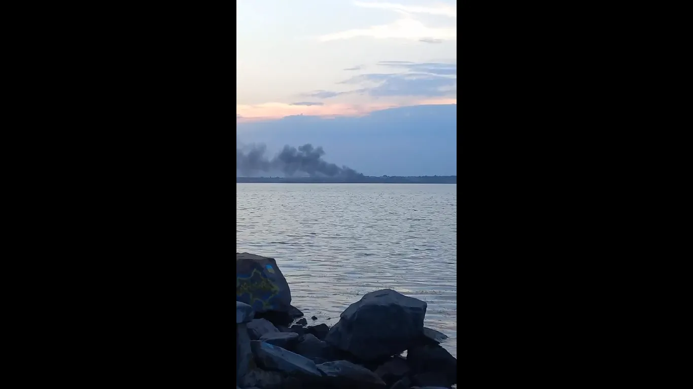 У Бериславі на Херсонщині детонує склад з боєприпасами армії РФ dqxikeidqxiqqeant