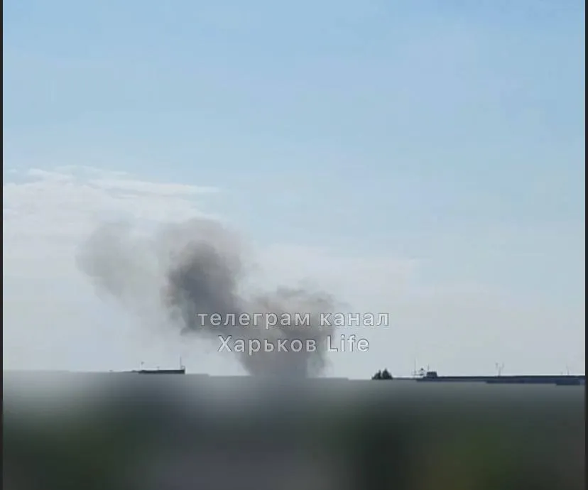 Дим над підприємством.