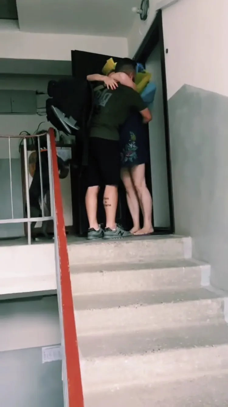 ’’Боже! Мій син приїхав...’’ Зустріч українського воїна з мамою довела мережу до сліз