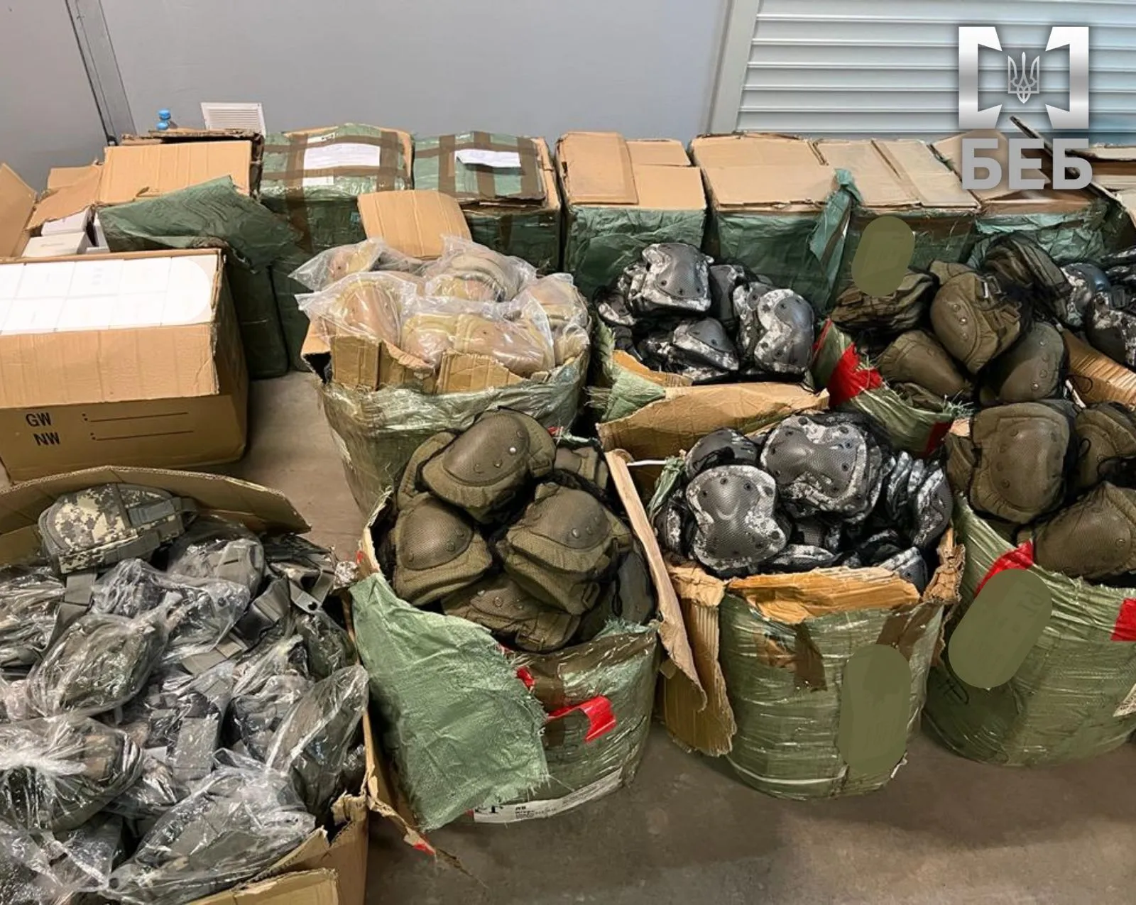 Майно, яке вилучили під час обшуків dqxikeidqxitkant