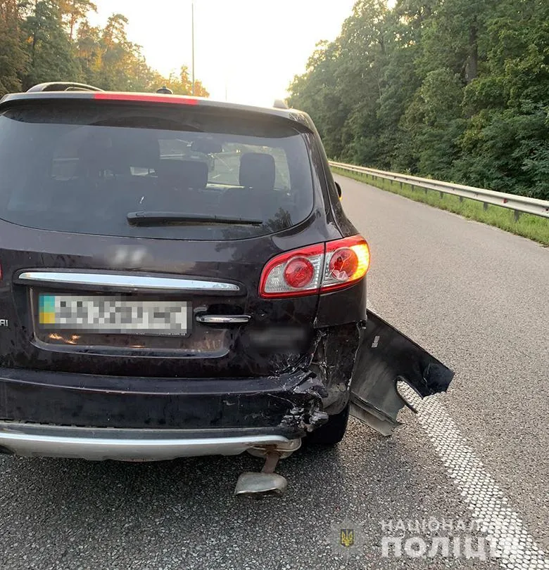 У Києві сталася смертельна аварія за участю легковика та мотоцикла. Фото dqxikeidqxiqqeant