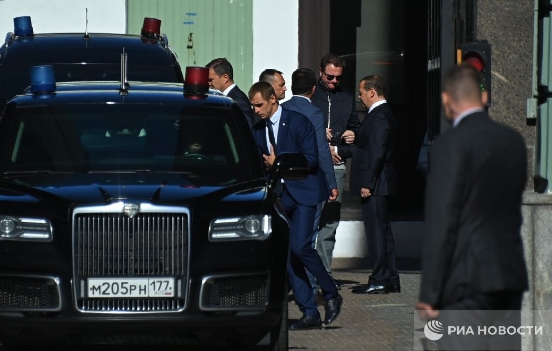 Дмитро Медведєв на похороні Михайла Горбачова, Дмитро Медведєв попрощався з Михайлом Горбачовим, церемонія прощання з Михайлом Горбачовим, похорон Михайла Горбачова, Алла Пугачова на похороні Михайла Горбачова dqxikeidqxitkant