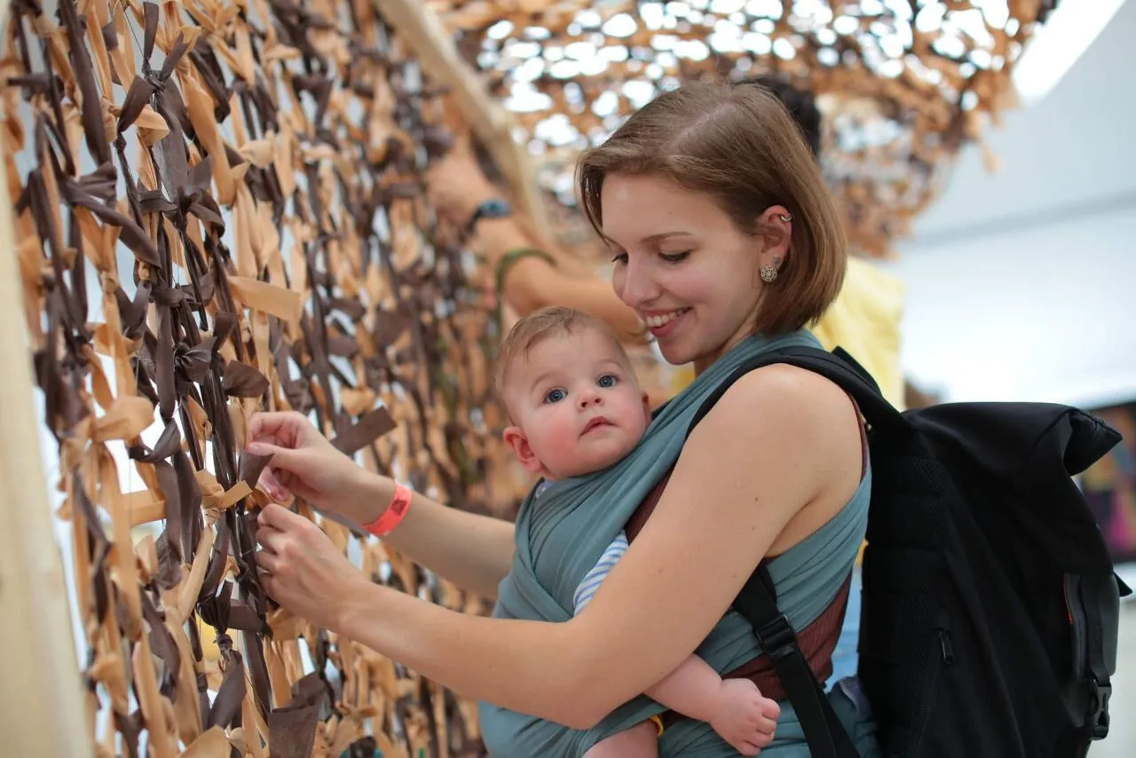 У Львові сплели найбільшу маскувальну сітку в Україні: встановлено національний рекорд. Фото і відео