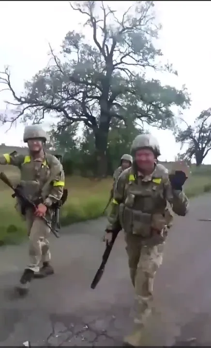 ’’Спасибо вам!’’: как жители освобожденного Высокополья в Херсонской области встречали украинских защитников. Видео dqxikeidqxitkant