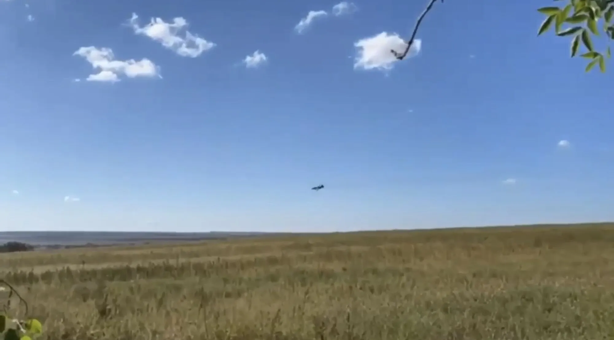 ВСУ сбили два российских штурмовика Су-25 ’’Грач’’: ’’птичек’’ приземли ’’Иглой’’. Видео dqxikeidqxitkant