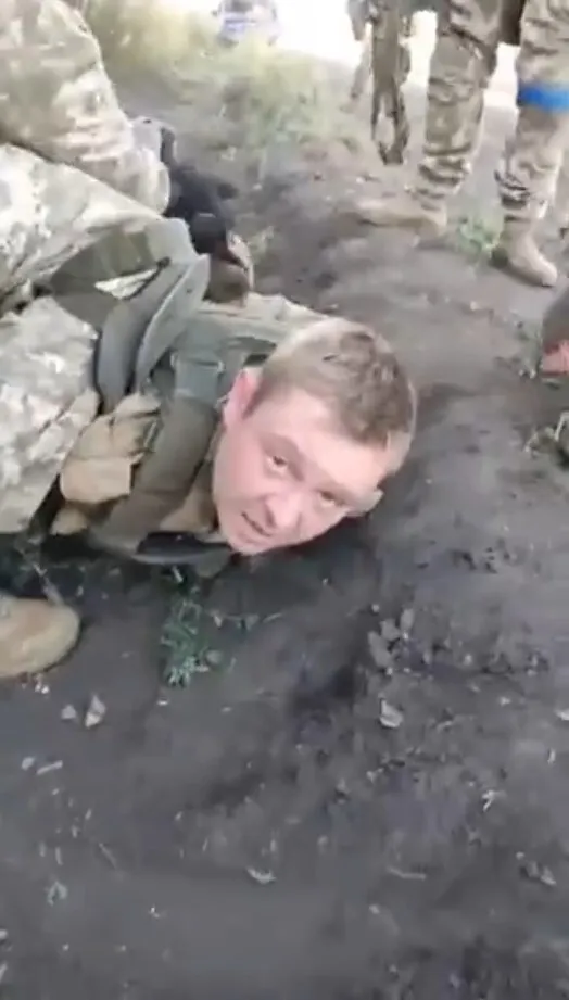 Тих, хто вижив, було взято в полон