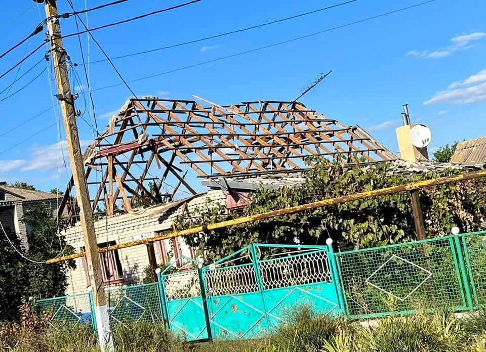 Зруйновані будинки і понівечені авто: який вигляд має Високопілля на Херсонщині після російської окупації. Фото