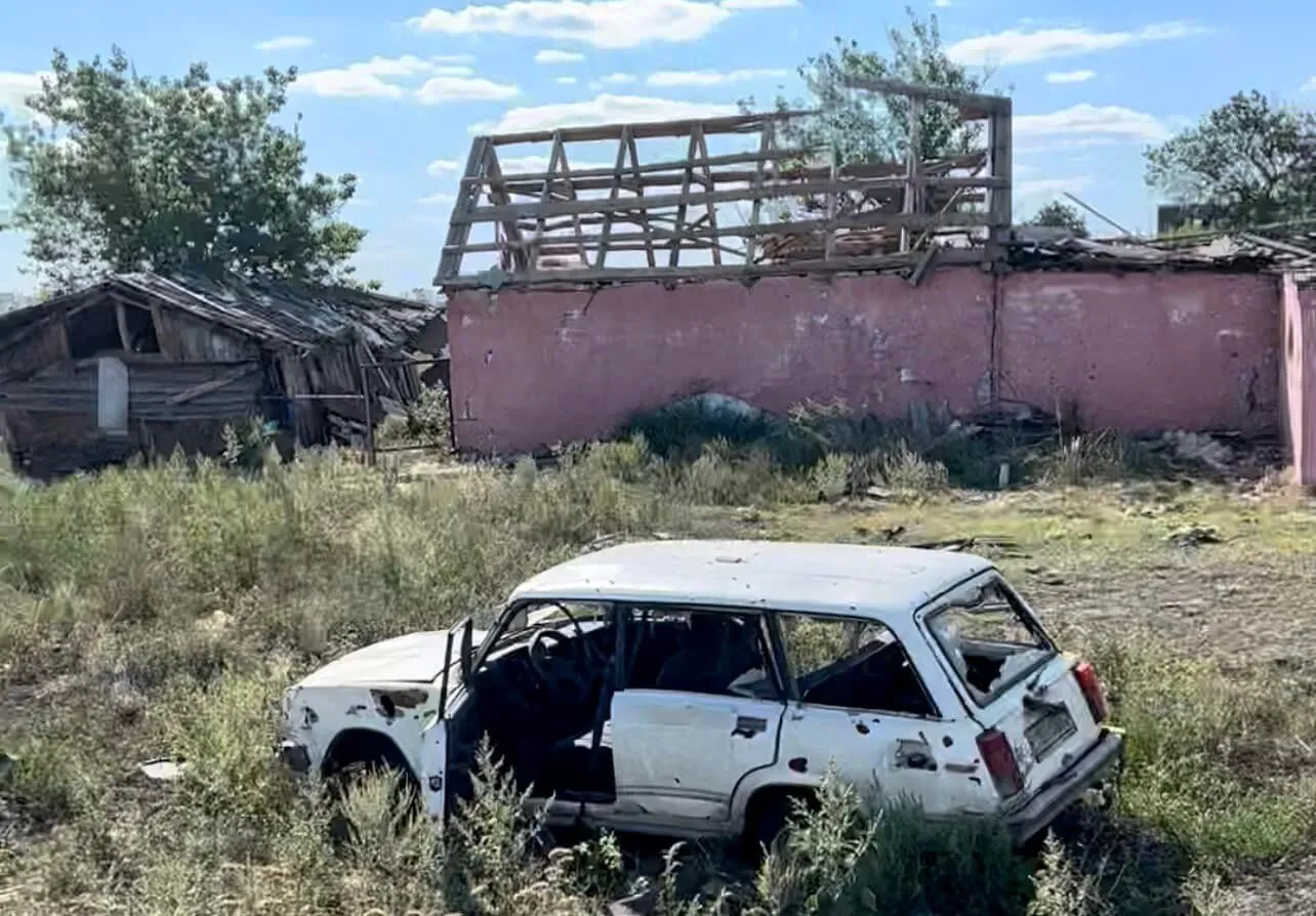 Зруйновані будинки і понівечені авто: який вигляд має Високопілля на Херсонщині після російської окупації. Фото