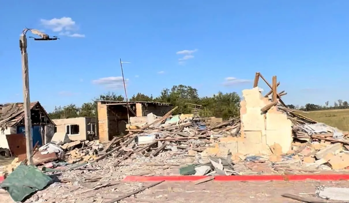 Зруйновані будинки і понівечені авто: який вигляд має Високопілля на Херсонщині після російської окупації. Фото