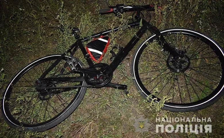 У Києві легковик збив на смерть велосипедиста, який несподівано виїхав на дорогу dqxikeidqxitkant