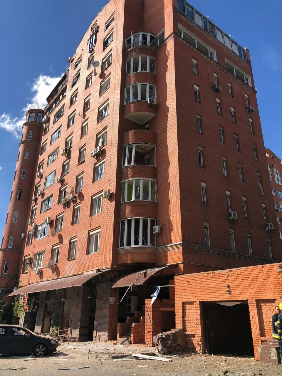 Окупанти влаштували новий обстріл Харкова: поранено 14 людей, троє з них – діти. Фото і відео