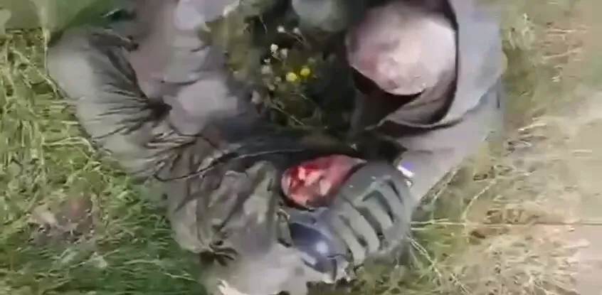 ЗСУ взяли в полон капітана танкової роти окупантів: його витягнули з підбитого танка. Відео dqxikeidqxiqqeant