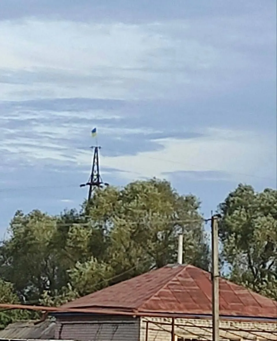 Гайдай показал флаг Украины в еще одном населенном пункте Луганской области