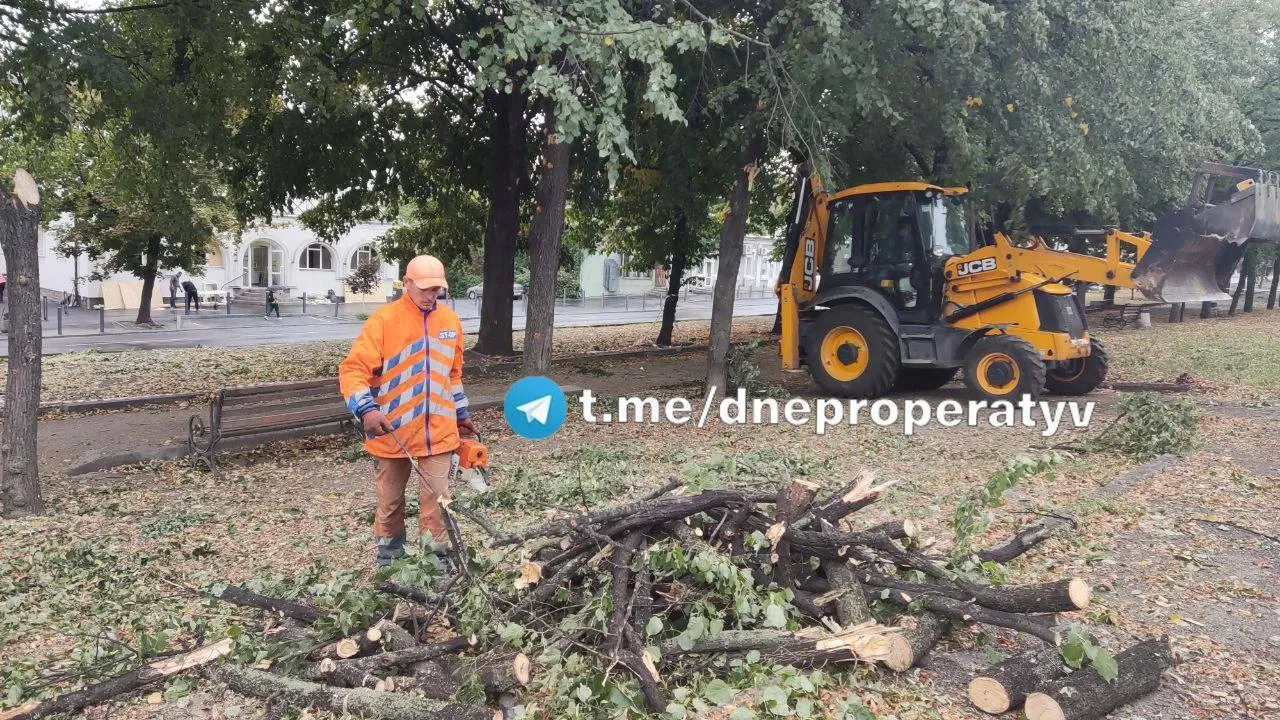 З’явилися фото наслідків нічних ’’прильотів’’ по Дніпру з висоти пташиного польоту