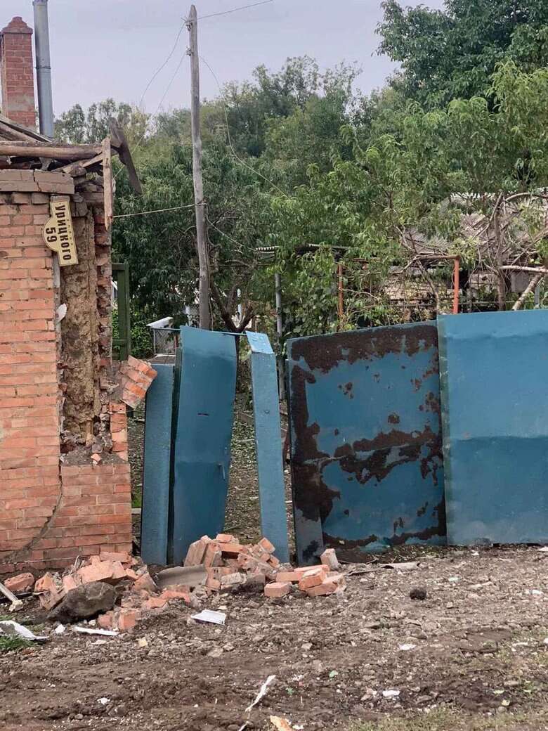 Обстрел россиянами Славянска. Разрушены частные дома и завод 04