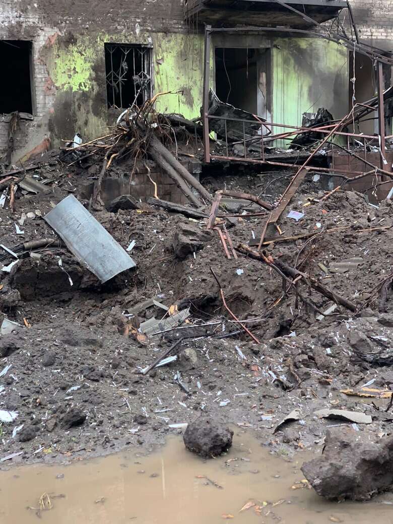 Росіяни масовано обстріляли Слов’янськ. Прильоти у п’ятиповерхівку, пошкоджені приватні будинки. Є загиблий 07