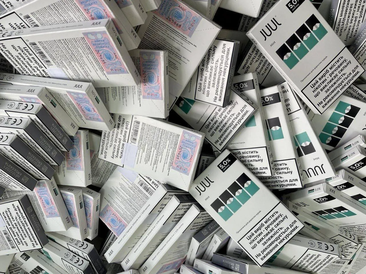 У Києві митники вилучили електронні пристрої для куріння на майже 1 млн грн. Фото dqxikeidqxiqqeant