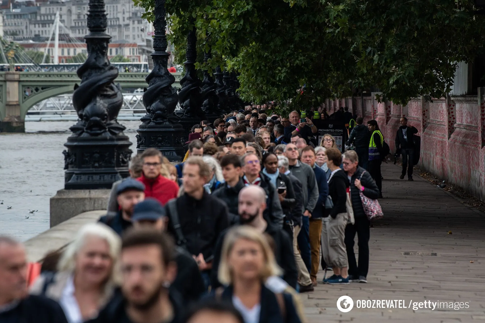 Очередь желающих попрощаться с королевой Елизаветой II растянулась на 10 км. Впечатляющие фото dqxikeidqxitkant
