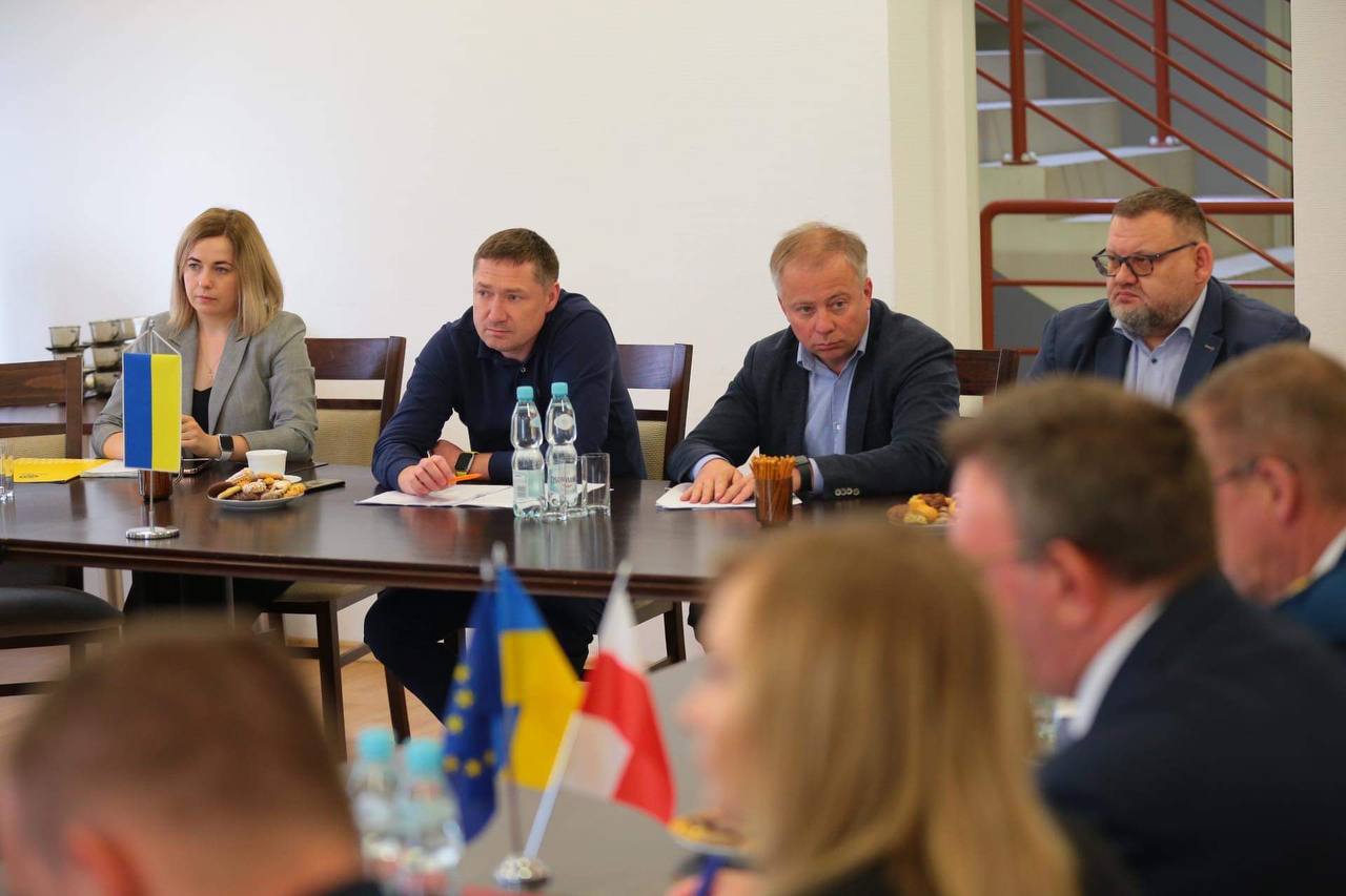 Губернатор області Максим Козицький повідомив, що з наближенням холодів Львівська область очікує на прибуття близько 100 тисяч вимушених переселенців