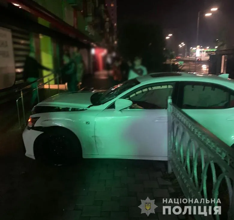   Lexus  ,     .  dqxikeidqxitkant