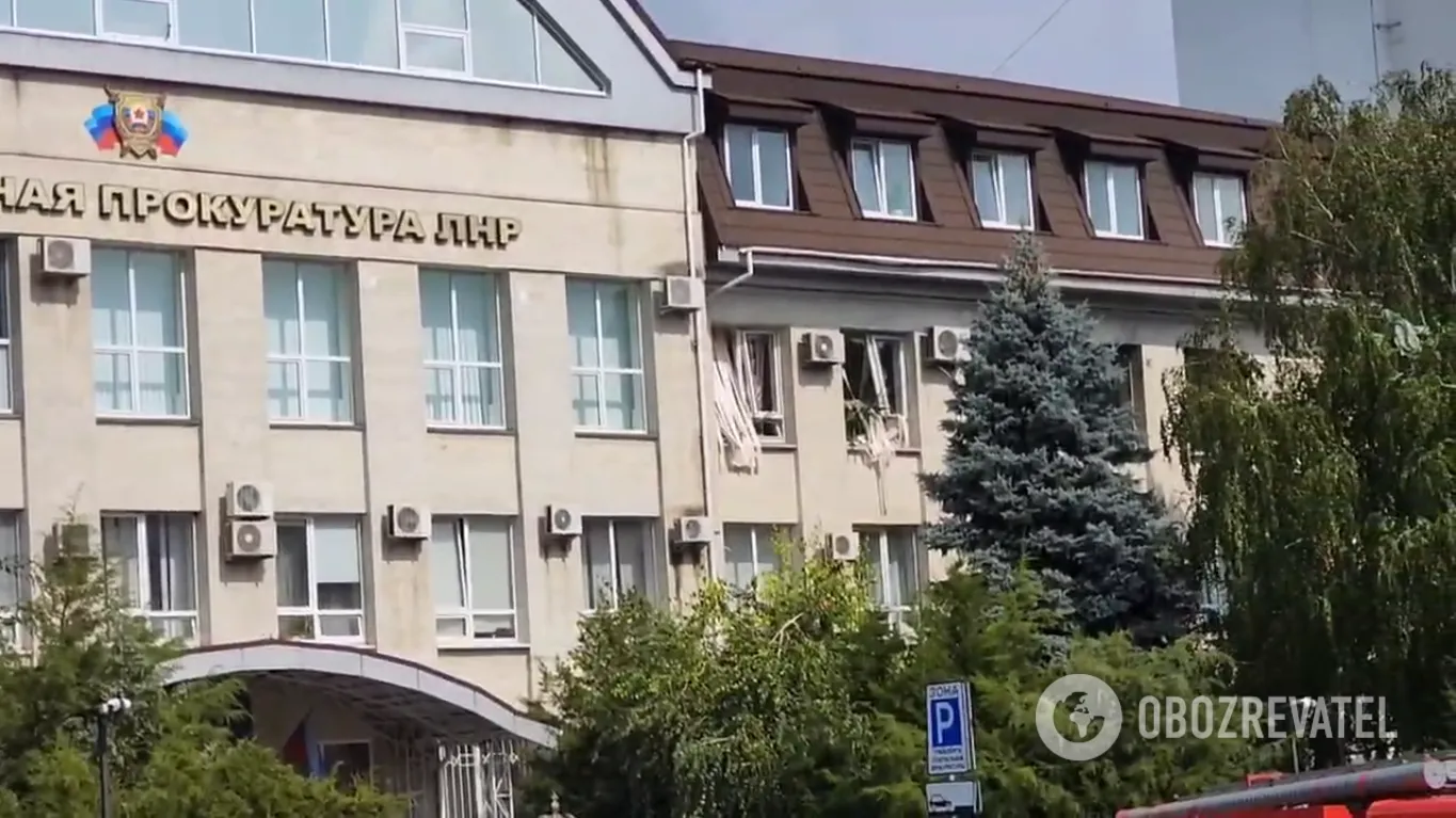 Адміністративна будівля в Луганську після бавовни dqxikeidqxiqqeant