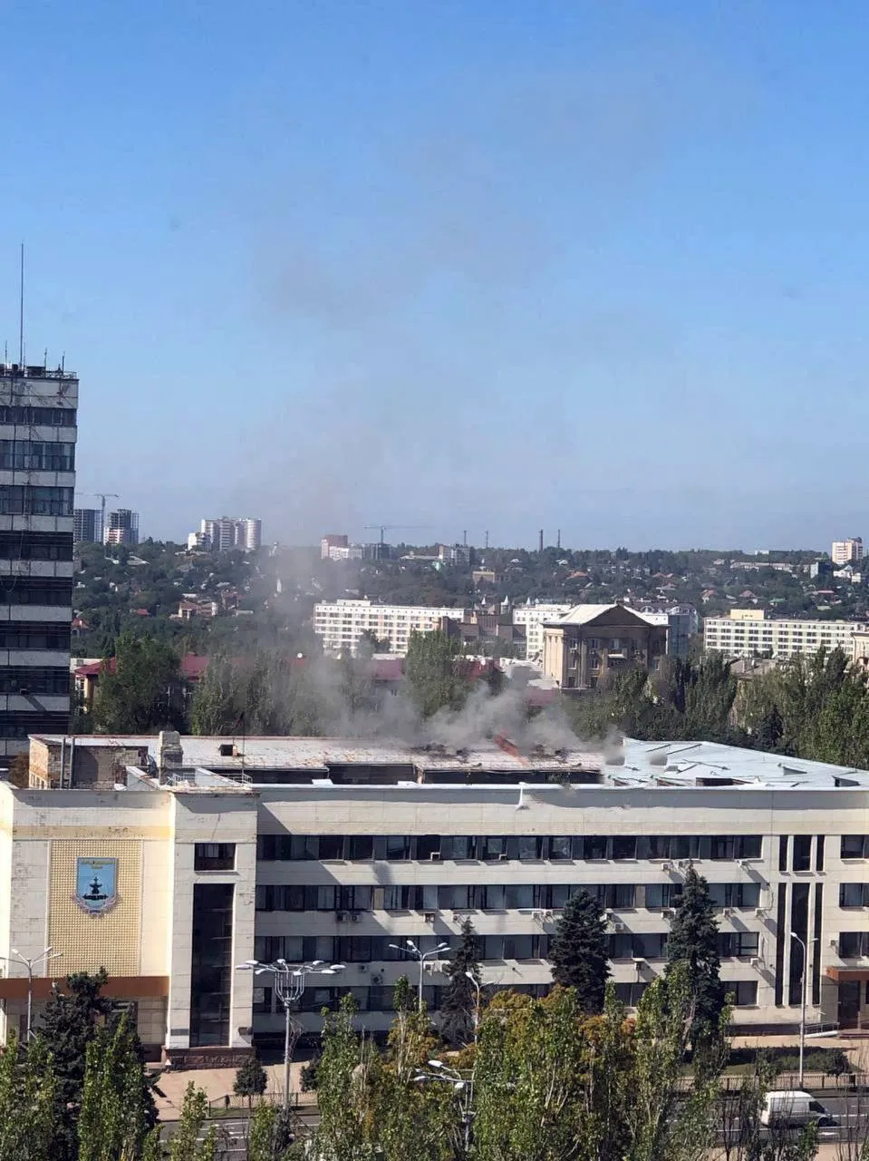 В окупованому Донецьку заявили про приліт по ’’адміністрації’’ одного з районів. Фото і відео dqxikeidqxiqqeant