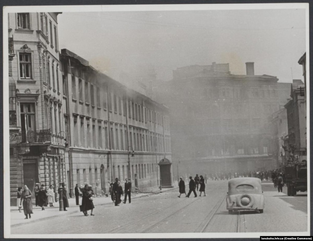 Дым от пожара в Бригидках по улице Казимировской (теперь Городоцкой)