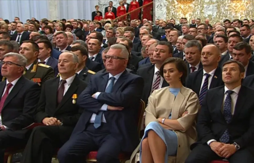 Білоруська чемпіонка, яка фанатіє від Лукашенка, нагороджувала на ЧС за участю України dqxikeidqxitkant