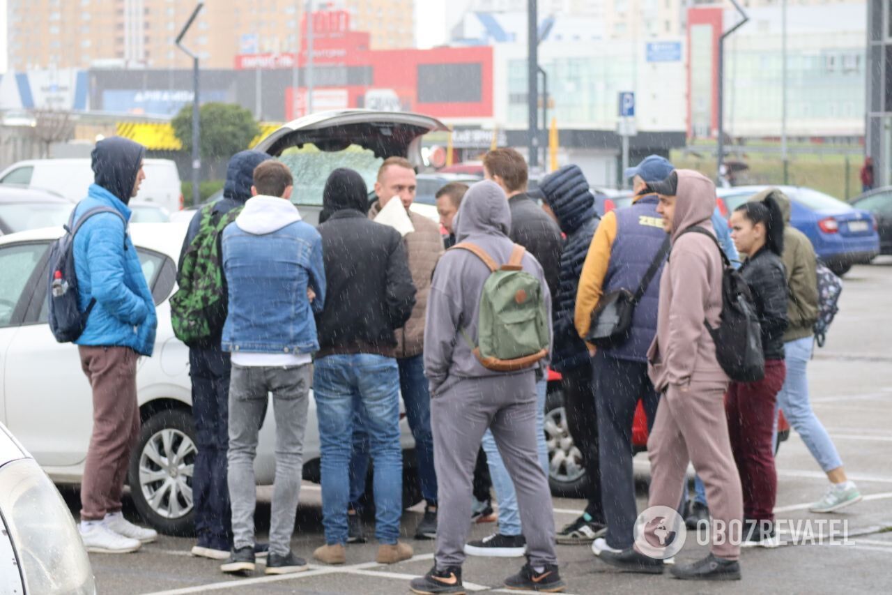 Кур’єри у чергах