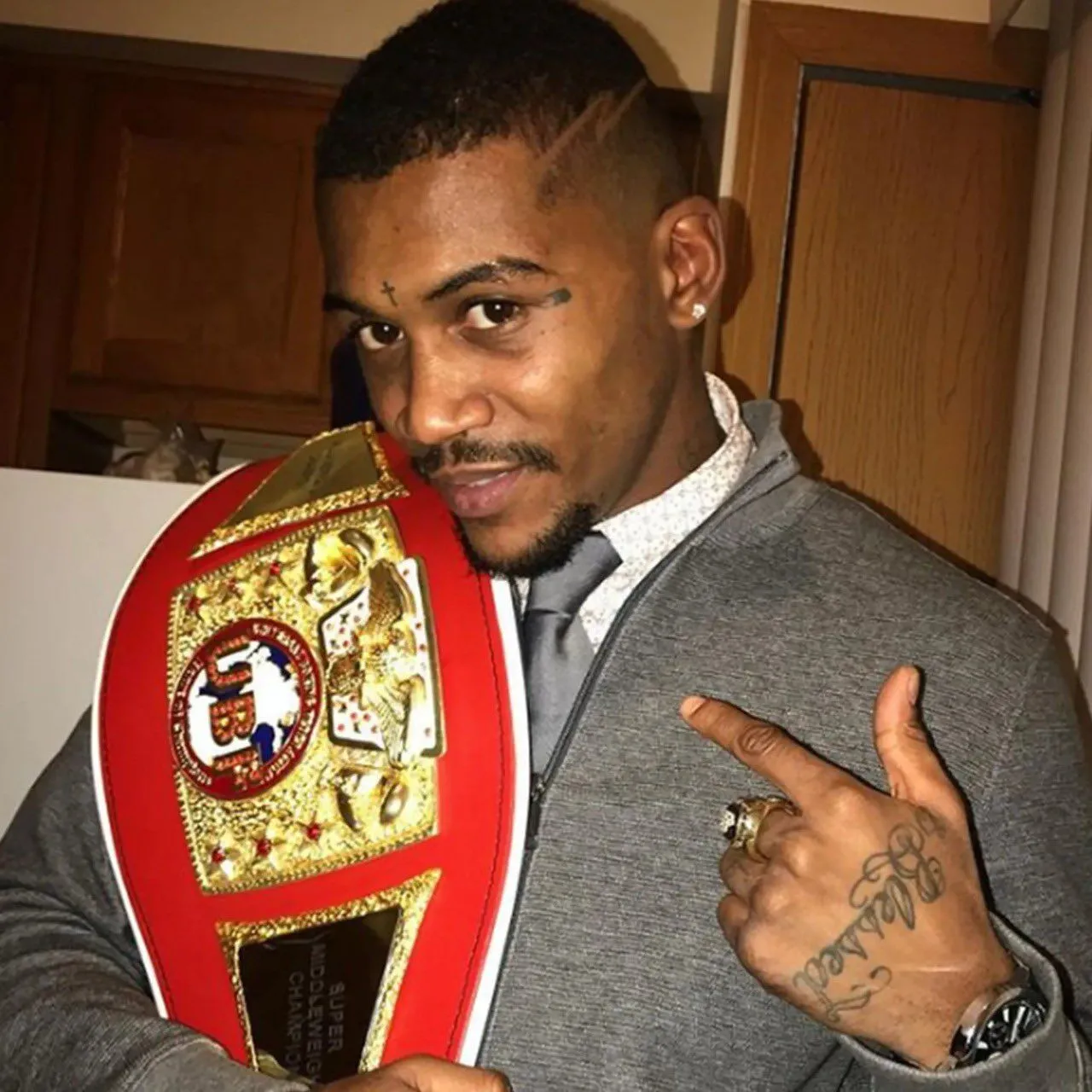 Американского боксера-чемпиона застрелил собственный брат dqxikeidqxitkant