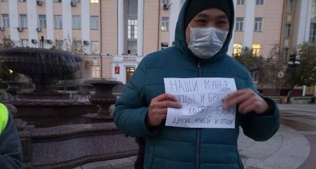 Мітинги проти мобілізації в Росії закінчилися масовими затриманнями та автозаками. Фото і відео