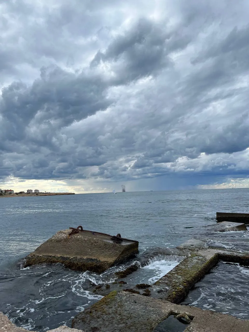 У Севастополі ’’бавовна’’, вибух зафіксували в морі. Фото dqxikeidqxitkant