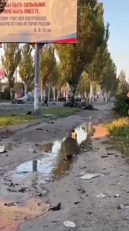 У Мелітополі пролунав гучний вибух, запалало авто. Відео з місця подій