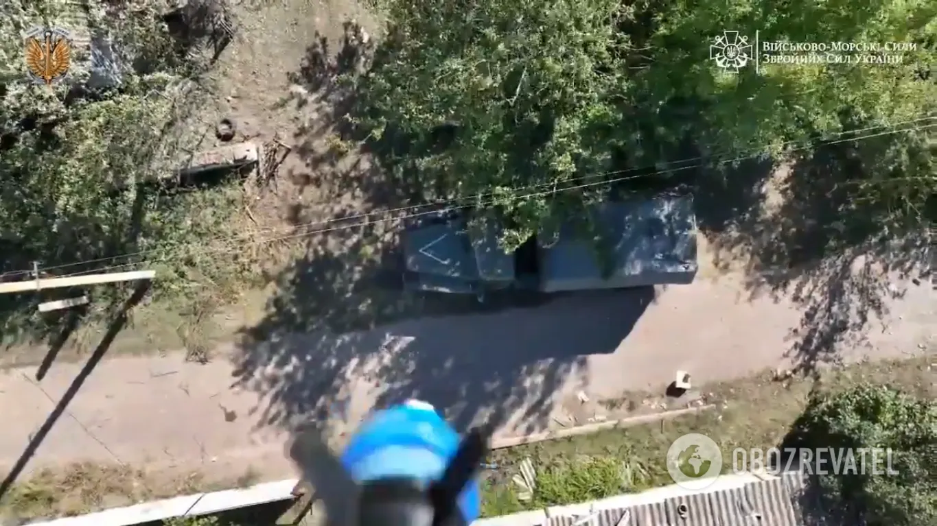 Дрон над ворожою військовою технікою dqxikeidqxiqxxant